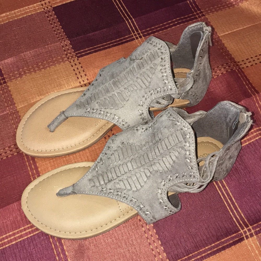 Shoes. Had tags on them. Too big for teenager.